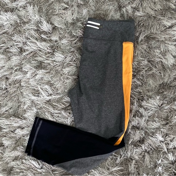 Activate women grey and orange 3/4 length workout leggings. Size S. Used. - Picture 12 of 14